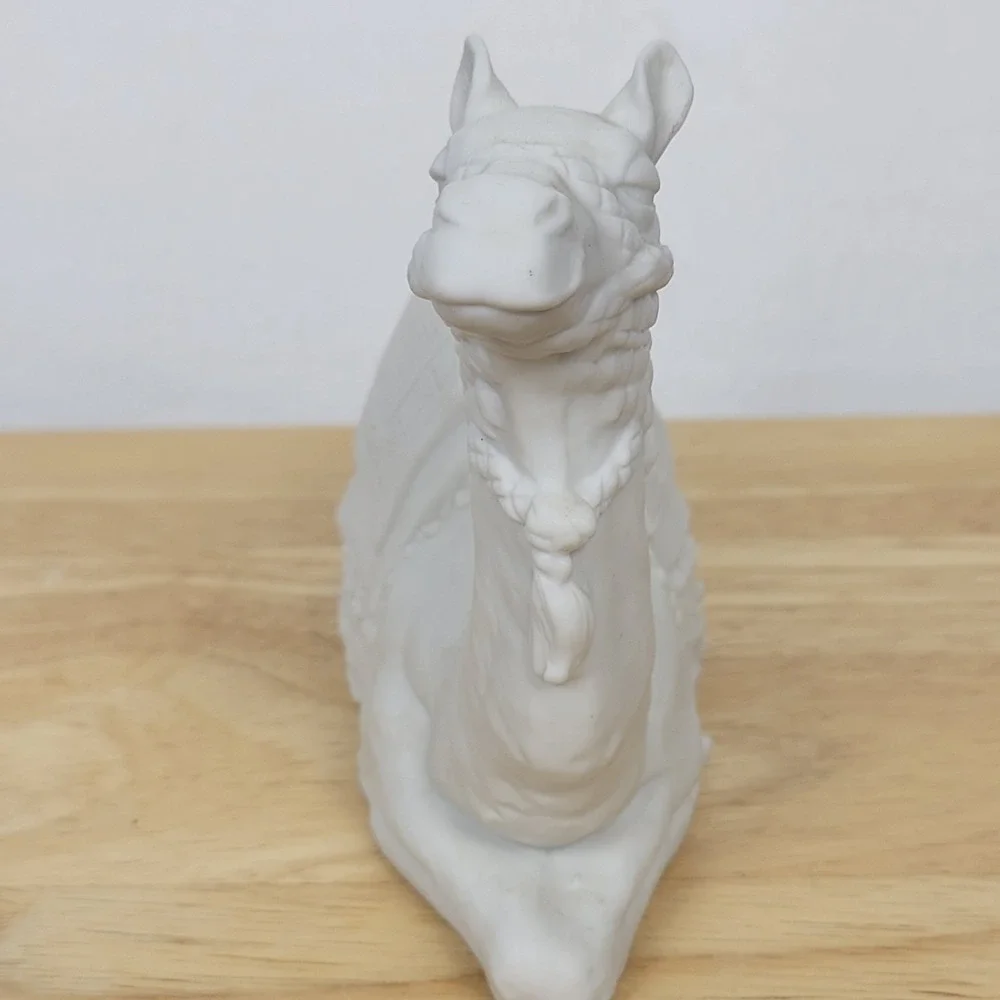 Avon Nativity Camel Figurine‎ 1984 White Bisque Porcelain Christmas Decor